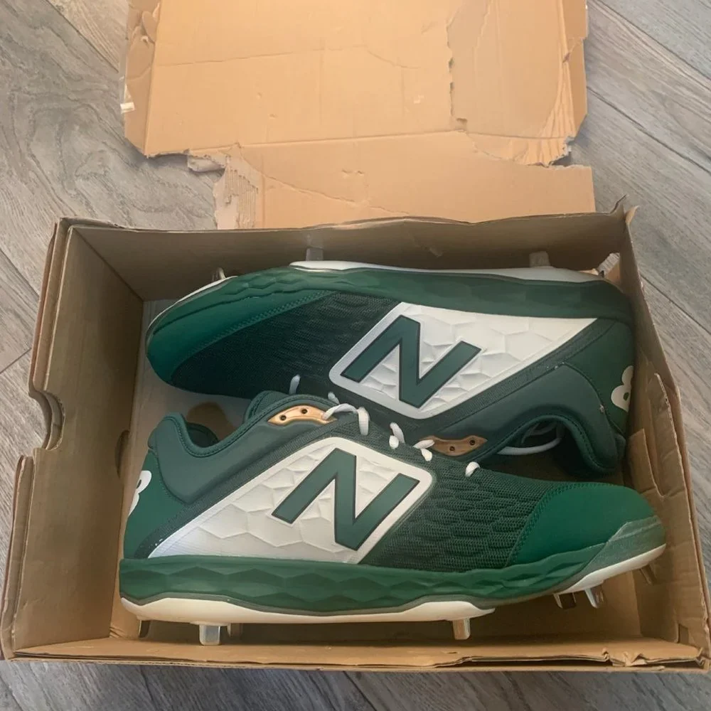 NWT‎ NEW BALANCE 3000 V4 GREEN & WHITE METAL BASEBALL CLEATS/SHOES 17 D (WIDE)